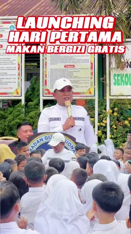 Peluncuran Hari Pertama Program Makan Bergizi Gratis di SDN 005 Desa Makmur.  Makan bergizi gratis sangat penting untuk wujudkan generasi emas Indonesia. Anak-anak yang sehat akan tumbuh jadi manusia yang cerdas dan bermanfaat bagi bangsa. Terima kasih kepada semua pihak yang mendukung program ini. Semoga berjalan lancar dan jadi ikhtiar bersama untuk masa depan Pelalawan. #makanbergizigratis #mbg #indonesiaemas2045 