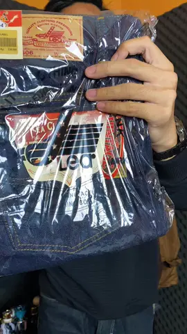 Lea jeans lagi turun harga guysss sikaaattt... #celanajeans #celanajeanslea #leajeans #celanajeansmurah #celanajeanspria #celanajeanspanjang #cucigudang #belilokal #masukberandafyp #trendingtiktok #wibgajian 