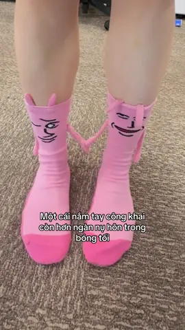 Nhìn đôi tất của con bạn mà t nghĩ ra 700 kịch bản ngôn tình rồi á 🥰 #xuhuong #fyp #trending #funny #viral 