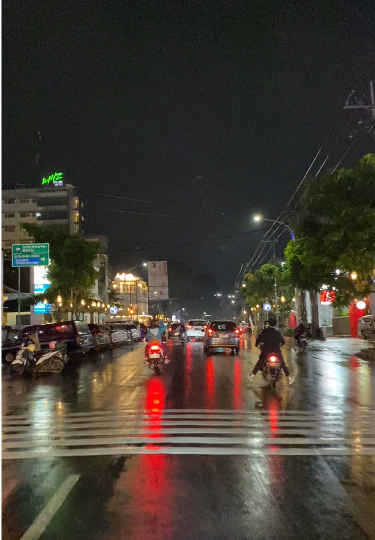 tunggu kehadiranku kembali ya kota kelahiranku🥹❤️ #kayutangan #malang #kayutanganmalang #kotamalang #kotamalangsehabishujan #malanghabishujan #jalanankotamalang #jalananmalang #malangvibes #malangnightvibes #malangsehabishujan #kayutanganvibes 