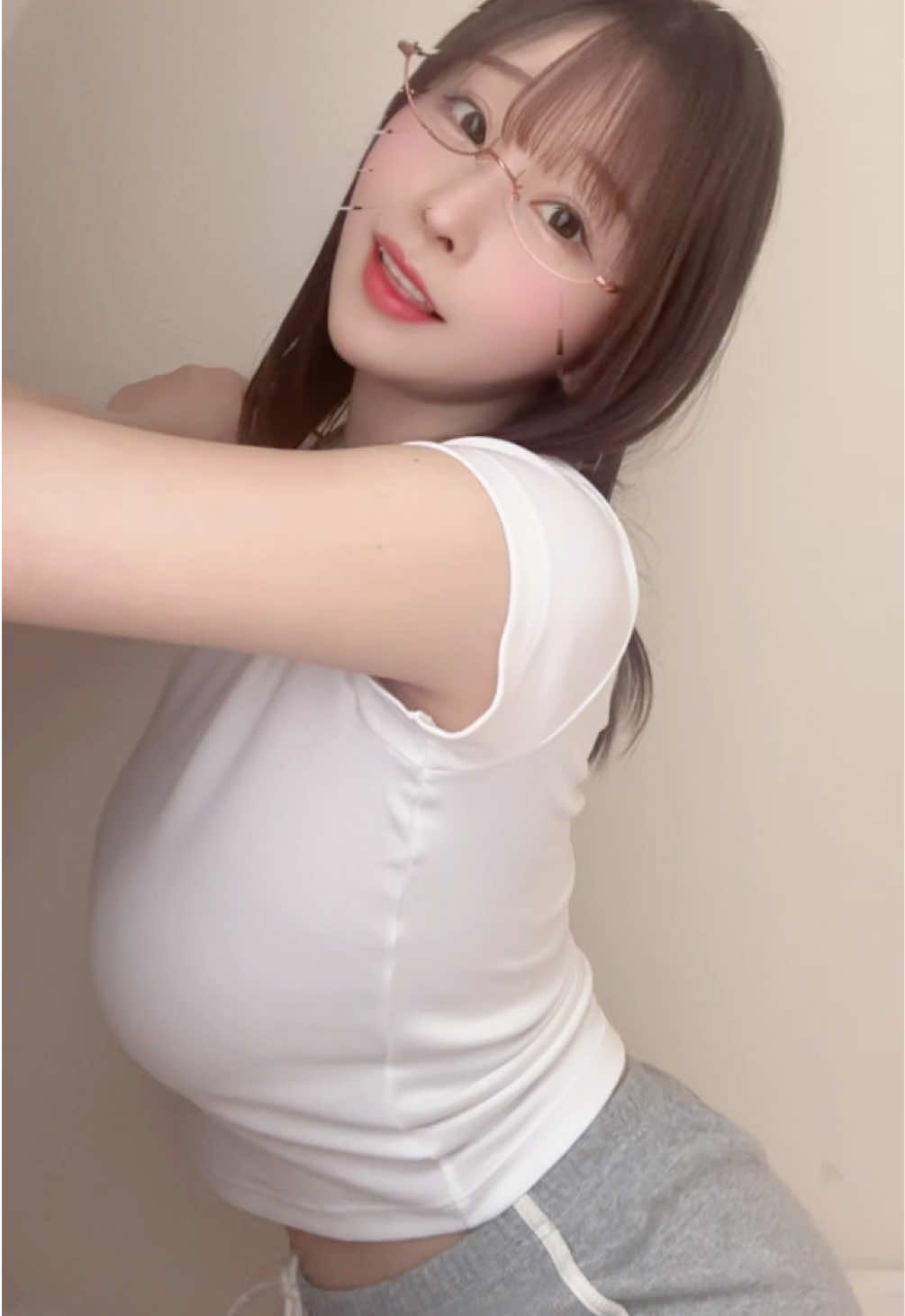 スマホの裏側に挟んで？♡ #fypシ #fyp #グラビア 