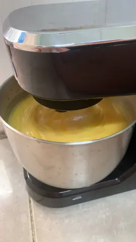 Sốt bơ trứng phục vụ cho Bánh Mì Bơ Pa Tê Tê !