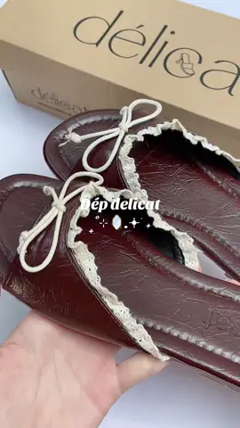 Dép gì mà nó thơ 🥹 #delicat #xh #nhaxinhhoc #xuhuong #xuhuongtiktok #viral #fyp #dép #nơ #vintage #tặng #gift 