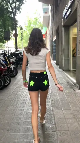 Os dejamos otro modelo que podeis consegir a mi me gusta mucho pero si quereis nos podeis pedir ponerle mas tachuelas gracias chicas por el apoto os quiero#paratiiiiiiiiiiiiiiiiiiiiiiiiiiiiiii 