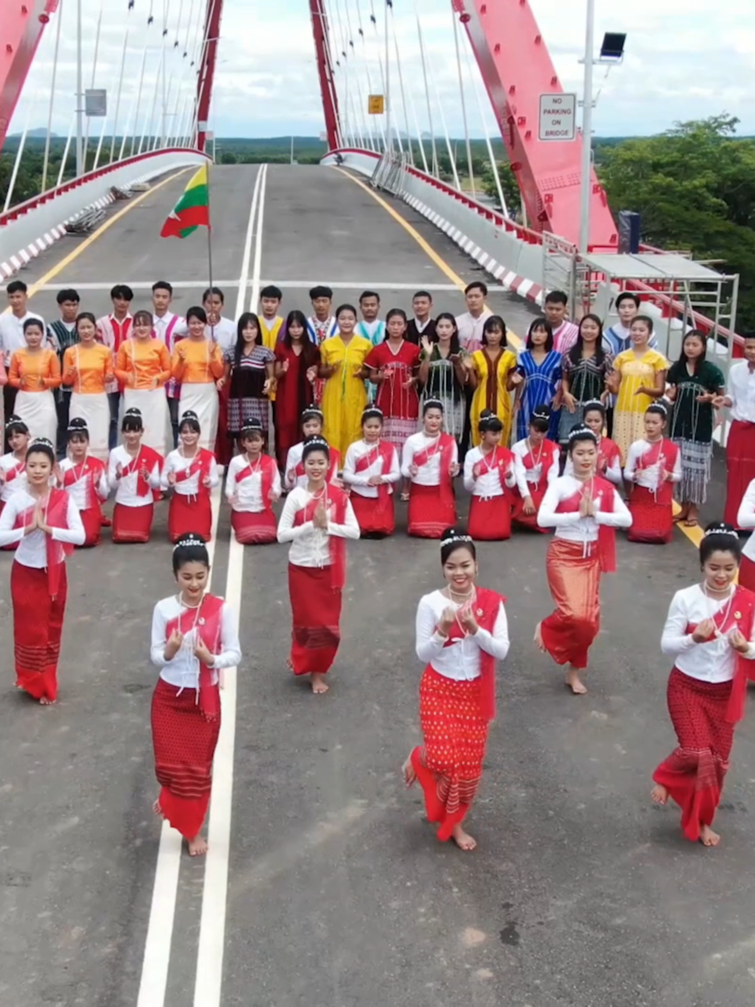 မွန်ရိုးရာအက #myanmarbeenchanted #mon #dance #tik#tiktoktravel #tourismdaily #natural #myanmar #views #tourism #foryou