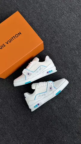 🤍#sneakers #sneakertok #sneakerhead #menfashion #streetwear #luxurylife #streetwearstyle #OOTD #fashiontiktok 