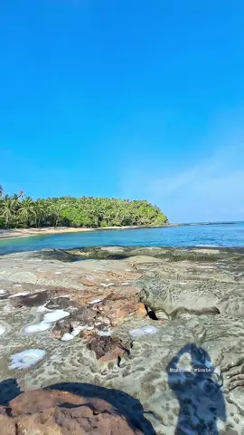 Memiliki air laut biru jernih dan pasir putih halus, lokasi ideal untuk snorkeling, berenang, mancing dan menyusuri pantai karena pasir sangat halus… - Natunaku Natunamu Jua - Paket Tour Wisata Natuna  Info lebih lanjut, hubungi:  Tel/WA :  +6285362621983 - #fyp #pulaupanjang #natuna #kepulauanriau #melayu #wisata #trending #laut #alam #indonesia #tiktok #video #viral #foryou  musik @Salim Violin 