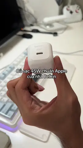 Review sạc nhanh 45w Belkin 9/10 ————————— Nhỏ gọn, đẹp, gập ra vô rất chắc chắn Đầu typeC nên tiện, sạc 45w nên đầy pin khá nhanh. Sạc xong thì củ sạc ấm nhẹ Có điều hơi xu cắm ổ điện 3 chấu thì có hơi lỏng tí (chắc do ổ điện), còn lại thì ok hết