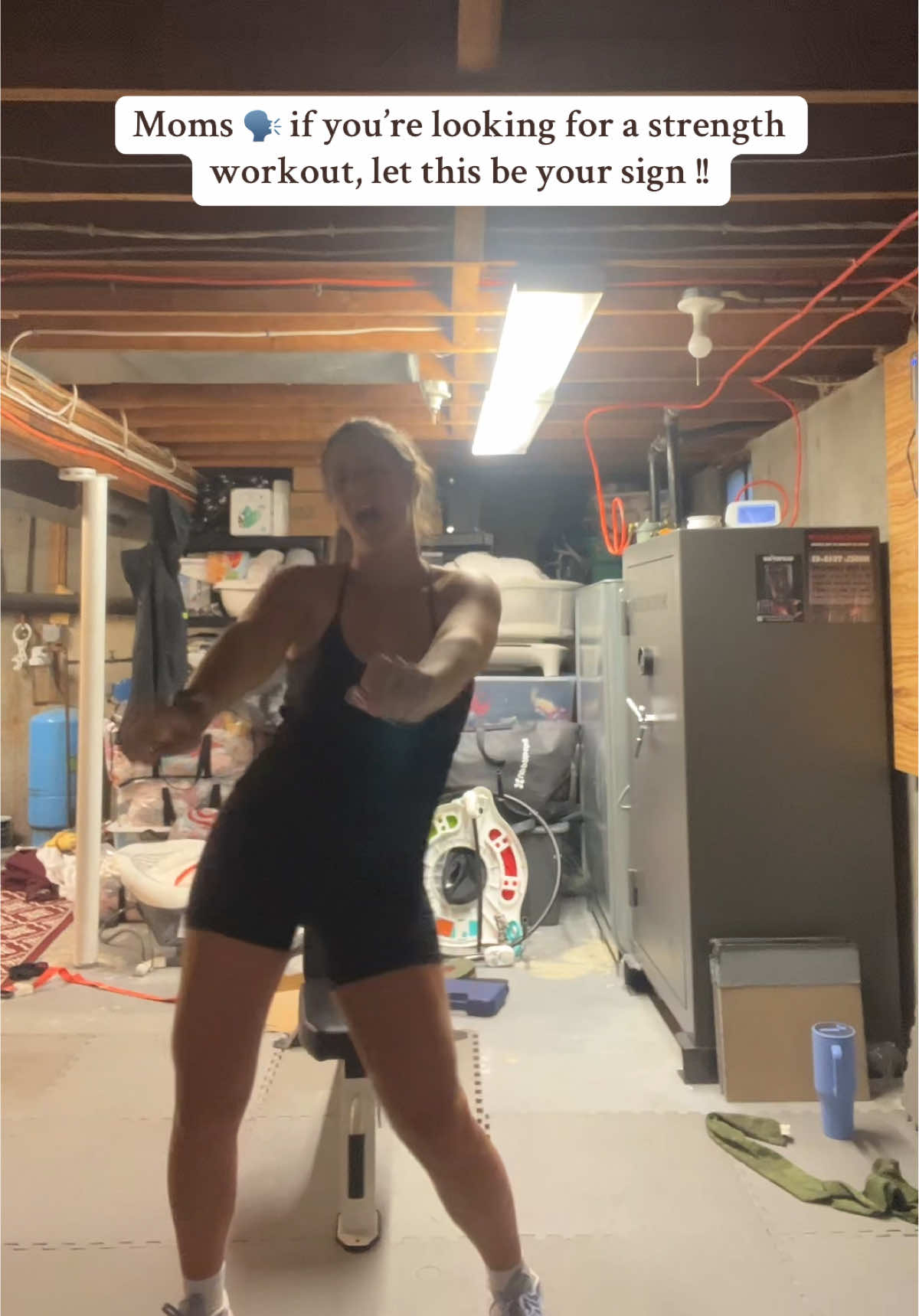 Day 2 of this workout program and I’m in love !!! @Ari | New Mom & Fitness  #workoutwithme #homeworkouts #pregnancyworkout #pregnancyfitness #tuesdaymorning 