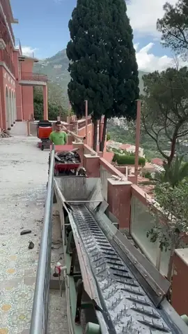 Possiamo smaltire qualsiasi tipo di materiale in maniera green senza intaccare l’ambiente e nel rispetto delle normative ambientali 