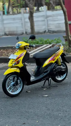 Sudah ready boloo Mio 5tl / AL115s Plat AG BLITAR, Pajak plat hidup panjang,,faktur nempel Tinggal pakai cahh,,sruitt pokoknya Spek detail gass dm/wa 085853211511 Selagi ada boloo,, Kirim se indosesia bisa,,dipantau juga monggo Lok. Surabaya-jatim #mio #miosporty #mioproper #miokuning #miokuning2004 #mio5tl #mio5tlsporty #miogank🚀 