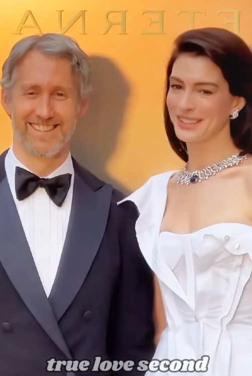 Three signs that Anne Hathaway and Adam Shulman's romance was a match made in heaven. You'll never guess the last one.#annehathaway #adamshulman #thedevilwearsprada #fyp #tiktok #talk #latinus #usa 