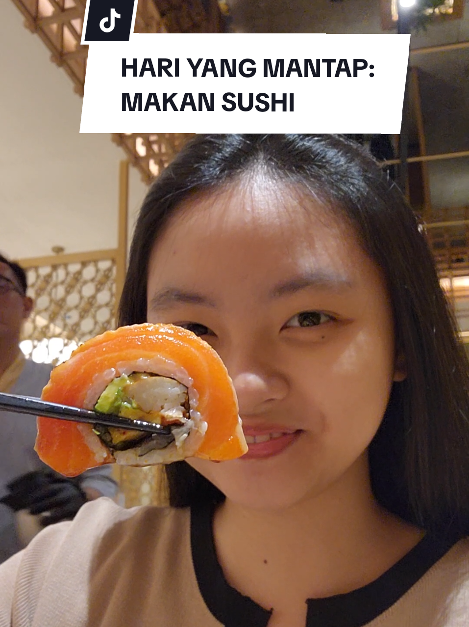 TUEBEEELL BANGET SALMONNYAA YAAMPUN SUSHI MARU LOVE YOU #heyitsangelia Takara salmon belly 