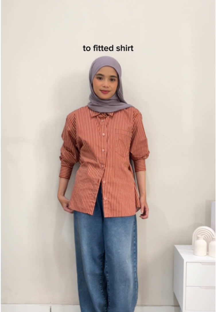 gak usah beli fitted shirt! coba aja hacks fitted shirt ini😍 satu kemeja, tapi jadi kaya punya dua kemeja #hackskemeja #hacksfittedshirt #fittedshirthack #fashionhack #shirthack 