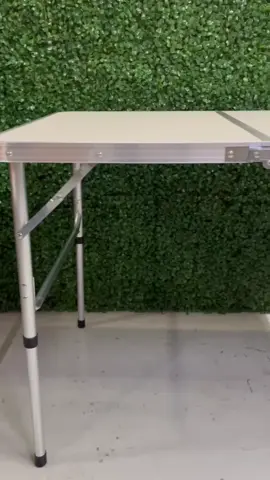 🪑 Mais praticidade em qualquer lugar! A Mesa Dobrável BMD900 da The Black Tools é perfeita para quem precisa de uma solução portátil, leve e elegante para o dia a dia. ✅ Estrutura em alumínio e tampo em MDF – moderna ✅ Dobrável – transforma-se numa maleta compacta ✅ Fácil de transportar e guardar – ideal para casa, escritório, camping ou feiras ✅ Altura ideal (70 cm) para uso confortável Funcionalidade e design num só produto! Leva-a contigo para onde quiser. 🧳✨ #mesadobravel #mesa #dobravel #maleta #tiktokferramentas #tiktokshop #organização #espaçointeligente #portatil #camping #homeoffice #ferramentas #theblacktools #vendas