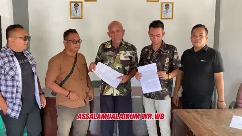 Siang tadi saya bersama perwakilan masyarakat per dusun menyampaikan amanah dari warga Desa Karangsambung yaitu Mosi Tidak Percaya terhadap Ketua BPD Karangsambung. Kami bersama warga tidak menutup kemungkinan untuk selanjutnya akan dilayangkan kembali mosi tidak percaya terhadap pucuk pimpinan lembaga desa. Pertimbangan mosi lanjutan tersebut akan disesuaikan berdasarkan kondisi serta situasinya. #fyp #fypage #fypp #BPD #badanpermusyawaratandesa #adekuswarakunang #bangkitmajusejahtera #kabupatenbekasi #viral #cikarangviral #kedungwaringin #kedungwaringinbekasi #cikarang #kabbekasi #pemdes 