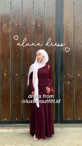 dari kemarin yg nanyain dress ini yg neror aku di dm juga, ini aku spill beli di @luxuryoutfitt.id 👀💗🫶🏻 #dress #dressdinner #luxuryoutfit 
