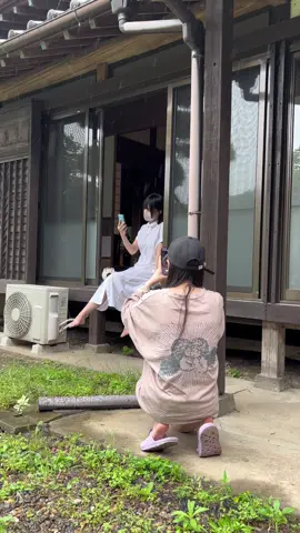 写真撮影の裏側です！女の子に撮影してもらっています🌱　#写真の撮り方 #カメラマン #田舎の風景 #古民家