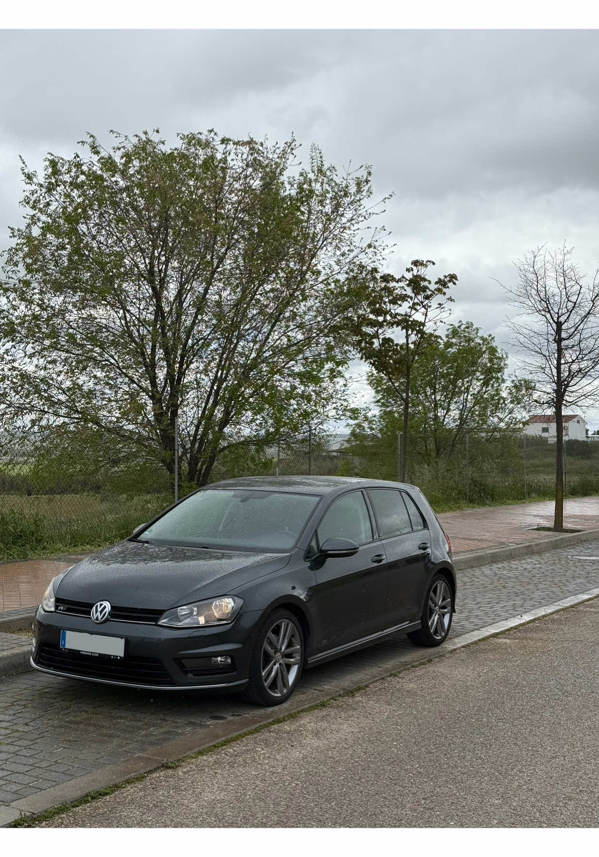 ✨Primera entrega oficial | DriveXport✨ Nos complace anunciar que este Volkswagen Golf 7 1.4 TSI R-Line ha sido entregado con éxito a su nuevo propietario. En DriveXport, cada vehículo que seleccionamos refleja nuestro compromiso con la calidad, la transparencia y la excelencia en el servicio. ✔️Importado desde Alemania ✔️Revisión completa en concesionario oficial ✔️Mantenimiento al día ✔️Documentación en regla ✔️Preparado para disfrutar desde el primer kilómetro Este es solo el inicio de un proyecto que apuesta por hacer las cosas bien desde el principio. Gracias a quienes confían en nosotros. Seguimos trabajando para ofrecer vehículos que realmente marcan la diferencia. 📩¿Estás pensando en cambiar de coche? Escríbenos y te ayudamos a encontrar el tuyo. #DriveXport #ImportaciónDeCoches #ConduceTuSueño #golf7 #madrid 