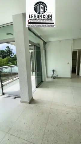 A Louer ( disponible)  Bel appartement de 4 pièces au 1er étage, situé à Cocody Riviera Golf – Cité Les Elias. Composé de 3 chambres autonomes (DWC), cet appartement spacieux et chic dispose d’un parking interne. Loyer : 500.000 FCFA Intéressé(e) ? Contactez-nous dès maintenant pour plus d'informations ou pour organiser une visite ! ☎️• Téléphone : 05 04 19 54 83 ☎️• WhatsApp : 07 08 21 80 78 ☎️• Autre numéro : 01 01 95 08 90 Visites sur rendez-vous (frais de 5 000 FCFA) Rejoignez-nous sur Telegram pour plus d'offres : https://t.me/le_bon_coin_immobilier