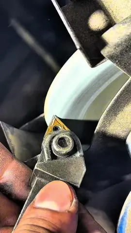 Recuperação de rosca #machine #torno #fresadora #cnc #usinagem #o #industria #a #metal #mecanizado #mecanica ##fresa #machining #metalmecanica #n ##ceramica #cncmachining #feruuramentaria #tornearia #mecanizadocnc #metalurgia #tornocnc #machinist  #engenharia #tornomecanico #cncmachine