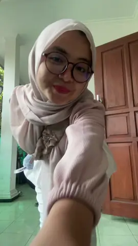 Ehehehe ada orang dibalik layar niiih #setoroutfit #setoroutfitceunah 