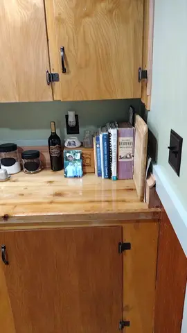 part 2  kitchen done, dishes done, cats fed 😁  now off to the living room 