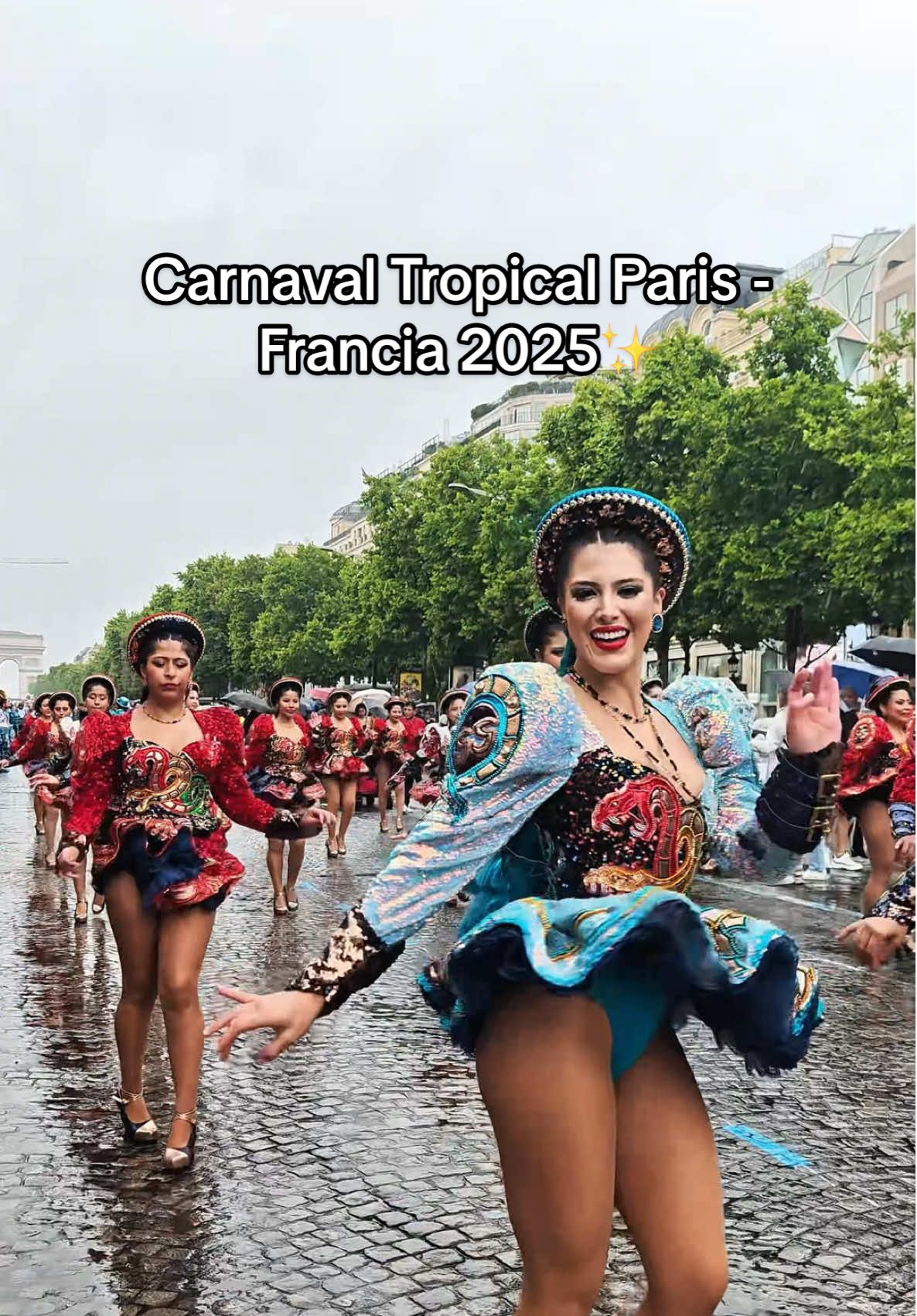 Amé tanto, ya quiero volveeer 💙❤️ ya saben dónde es mi próxima parada?🤭 #caporales #sansimon #bolivia🇧🇴 #paris #europa #carnaval  @San Simón Sucre filial Francia @jayass 