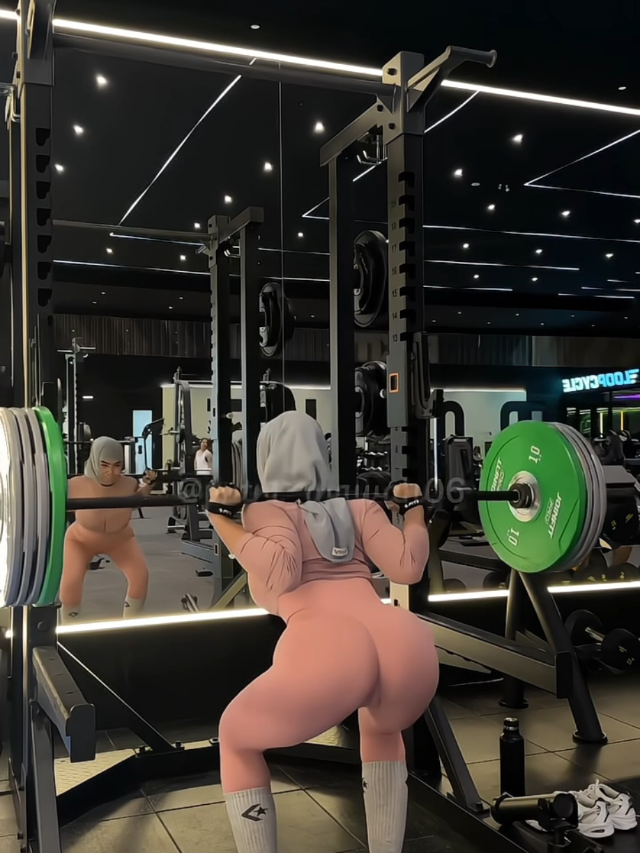 🍑🍑🔥🔥 #fypシ #workout #hijabgym #gymgril #gymmotivation #fyp 