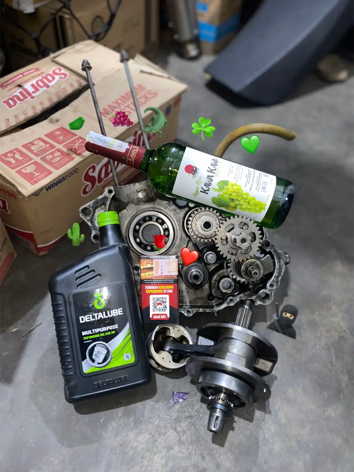 * 		1/2 kg paha ayam * 		1/2 bawang bombay, iris * 		4 siung bawang putih, geprek * 		1 sdm saos tiram * 		2 sdm kecap manis * 		2 sdm margarin * 		1 sdm minyak goreng * 		secukupnya lada, garam, kaldu jamur 1 Bersihkan ayam, cuci bersih. 2 Didihkan air, masukkan ayam, tunggu hingga mendisih lagi. Tiriskan. 3 Siapkan bumbu-bumbu. 4 Panaskan minyak, masukkan mentega. Masukkan ayam dan ungkep dengan mentega. Masukkan bawang bombai sampai harum, masukkan bawang putih. 5 Air dapat keluar dari ayam, kalau kurang bisa ditambah air secukupnya. Bumbui dengan kecap, saos tiram, lada, garam kaldu jamur. Cek rasa. Tunggu sampai ayam empuk dan matang. #kawakawaijo #fyp