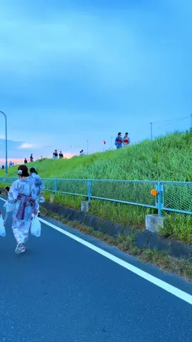 いやー、無事帰って来れた🎆 人多すぎてここは有料席以外は難しいと思った😓 #japan #花火 