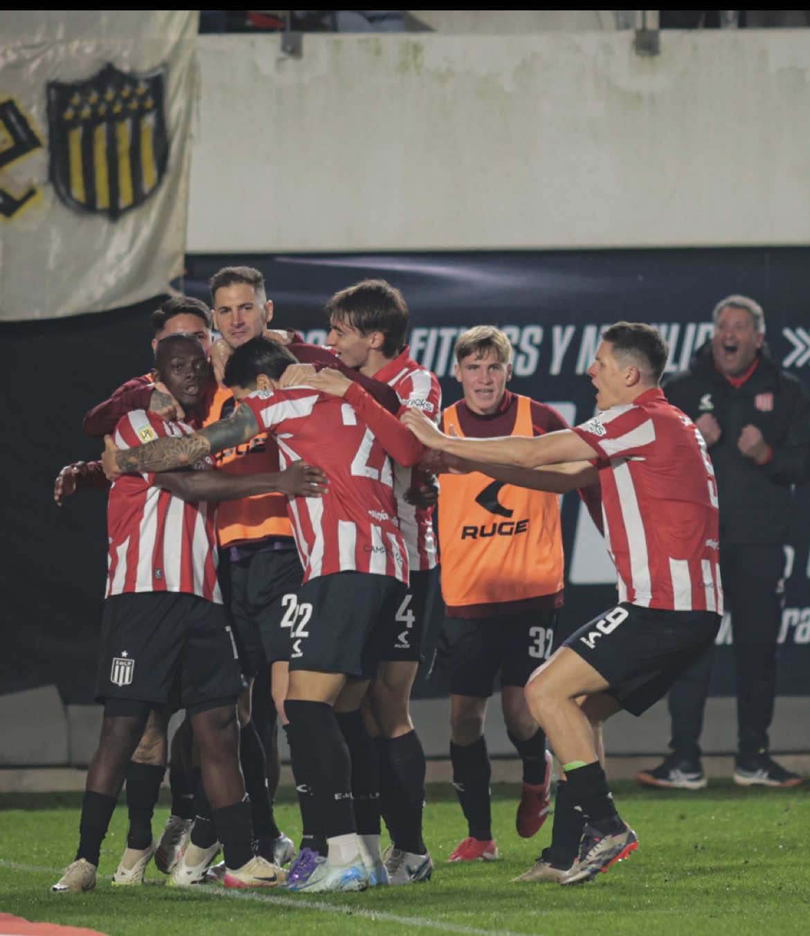 🤯🤯🤯🤯 EDWUIN!!!!  #estudiantes #TikTokDeportes #chilena #cetre #garnacho 