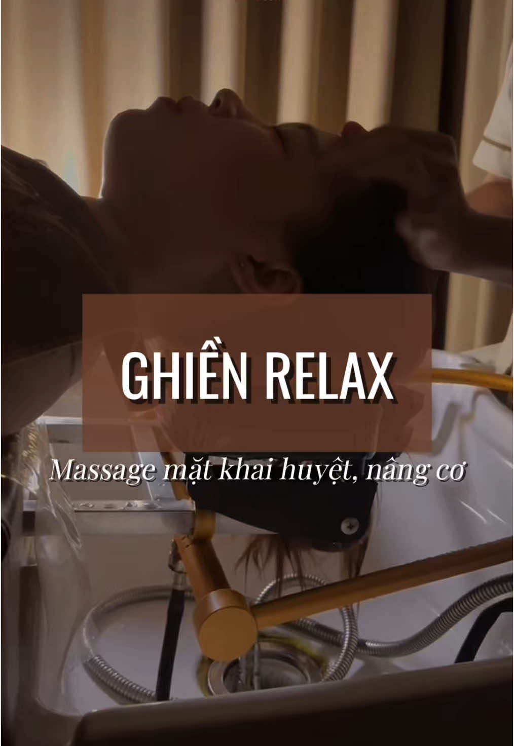 Massage mặt, khai mở huyệt đạo giúp nâng cơ kết hợp trong gói gội đầu dưỡng sinh #ghienrelax #spathuduc #massagethugian #goidauduongsinh 