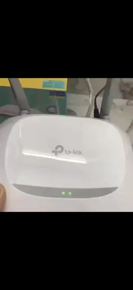 Giải pháp cho các gia chủ 1 Vạch. Mạng Yếu đã có.  👉 tp-link Mạng không dây. Bảo hành: 3 tháng Wifi N(802.11n) Tốc độ Modem (Mbps): 300mps Loại Ăng ten: Tích hợp sẵn Số lượng Anten: 2 Thương hiệu: TP-Link Mô tả : Bộ phát phụ wifi 2 râu Tích hợp băng thông 300mps Giải pháp mạng WiFi yếu, chập chờn cho nhà rộng, nhà trọ, nhà cao tầng với giá cả hợp lý. Sản phẩm tích hợp sẵn 2 ăng ten đem lại khả năng truyền tải mạnh mẽ.@NgocLoan68  Khách hàng có thể cài đặt và sử dụng sản phẩm nhanh chóng chỉ với việc cắm dây LAN