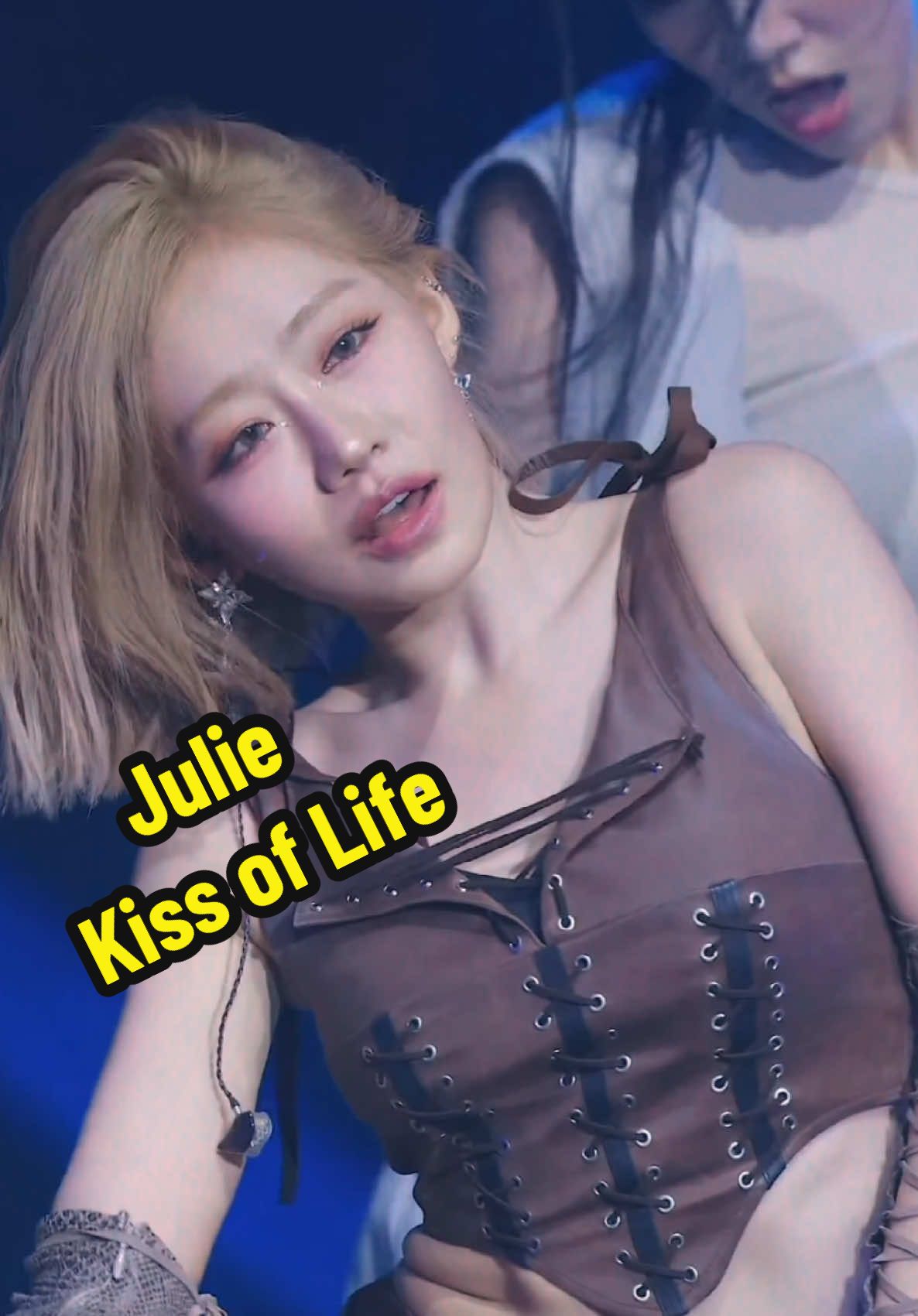 She’s coming for you 👀 #julie #kissoflife #kol #kpop #dance #korean #music #fancam 
