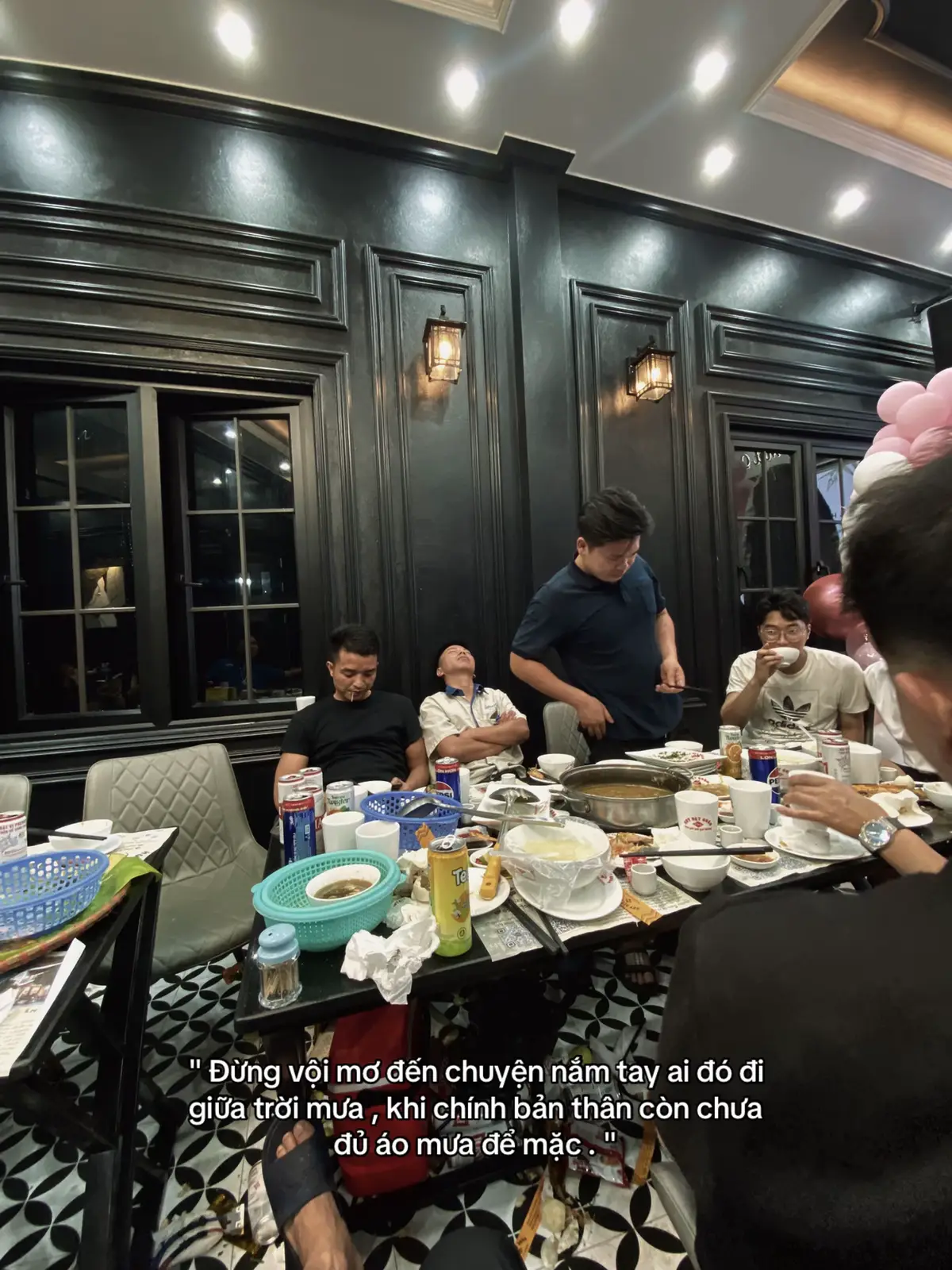 Ta không thể nuôi nhau bằng những ánh sao trời .