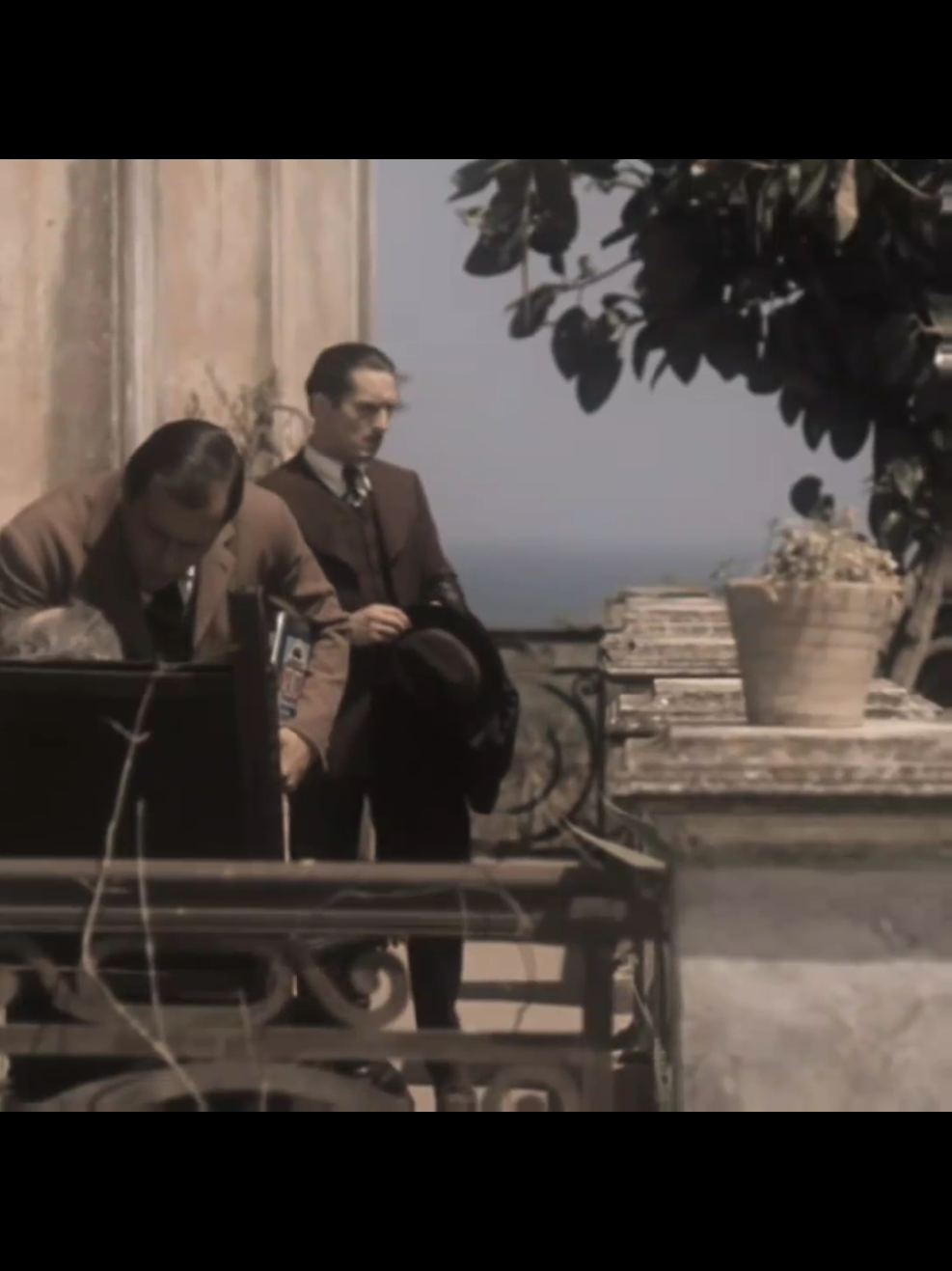 انه اخوك العراب 🤯☝🏻  #العراب #فيتو #كورليوني #تصميم_فيديوهات🎶🎤🎬 