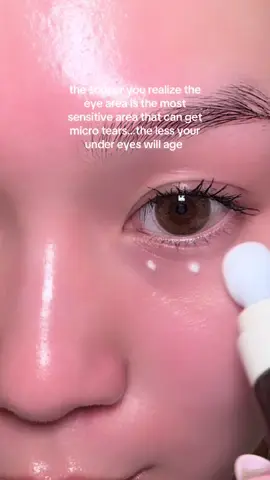 Cushion applicator for the win… so good and prevents any micro tears to the skin.! #SkinCare101 #korens #eyecream #eyecare #skin1004 