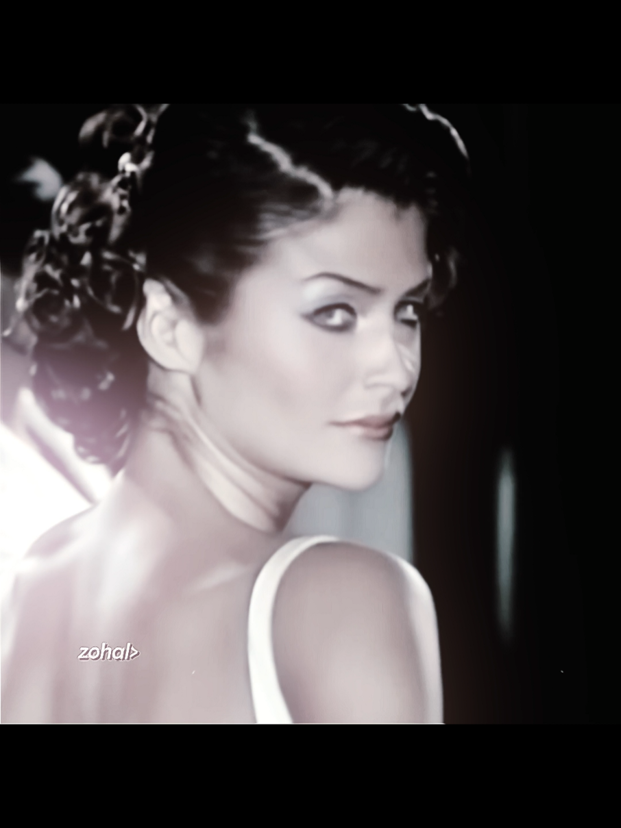 the loud moan at the end dude.. ||  one last time frl okay pls don't hit me | #foryou #90smodel #SuperModel #shalomharlow #claudiaschiffer  coolzone model edit gianni versace spring summer fashionnshow 1995