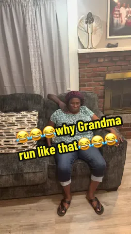 😂😂😂why Grandma run like that😂😂😂 #viral #fyp #trending 