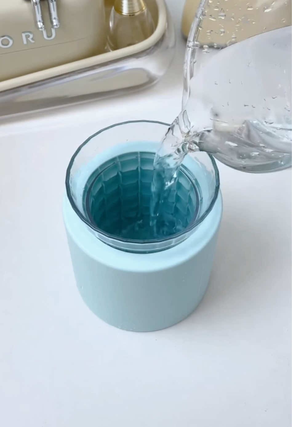 Easy to make ice cubes😏#gadgets #coolgadgets #coolstuff #shopping #product #amazonfinds #LearnOnTikTok #tiktokmademebuyit #fyp 