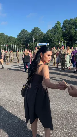 after long hard 10 weeks , i finally got to hug you🖤 #bootcamp#fortbenning#army#fyppppppppppppppppppppppp#fypシ#milospouse#armylife#armywife#millitary#millitarytok#bootcamp#fortbenninggeorgia 