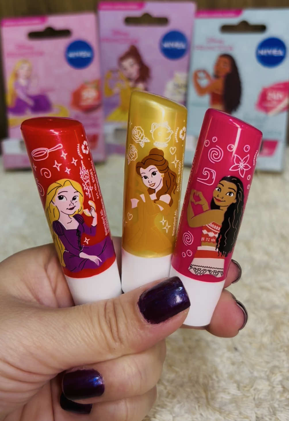 Como boa fã, já garanti minha coleção 👸🏻🏰💛💖🧡 @NIVEA Brasil #nivea #niveadisneyprincess #disney #princesas #lipbalm #edicaolimitada #f 