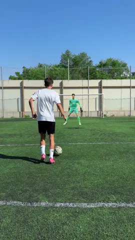 Как перебросить вратаря⚽️🔥 #футбол #тренер #футболист #футбольчик #казыч #трюки #финты #скилл #футбольныевидео #удар #вратарь 