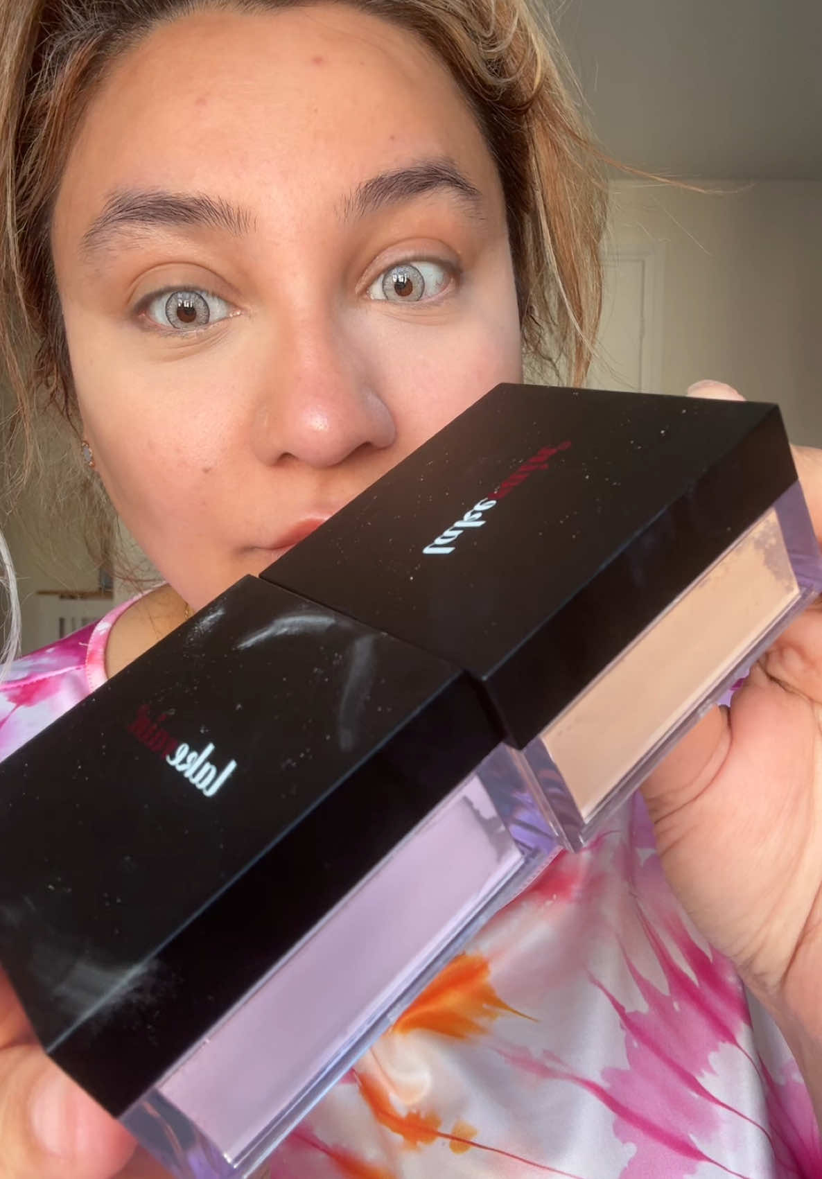 Ok I wasn’t expecting that! 😳 #fyp #tiktokmademebuyit #loosepowder #settingpowder #makeup 