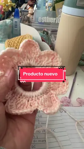 PRODUCTO NUEVO para el popup del primero de Agosto. Esta semana tengo q ponerme las pilas para sacar mucho producto. #popup #popupvendor #esthermade #crochetflowerponytail #crochetponytail #crochetflower 