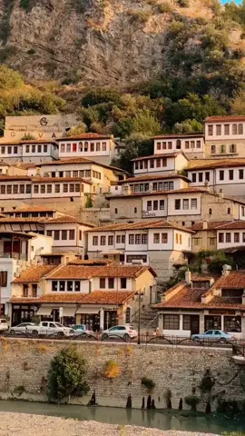 📍Berat . . . . . . . . Na ndiqni per plot video te tjera🇦🇱❤️ #🇦🇱 #travelalbania #visitalbania #alb_explorer #secretalbania #travel #albaniatourism  #albanian #albaniatrip #albaniatravel #albania🇦🇱❤️ #albaniahiddengems #albanihiddengem 