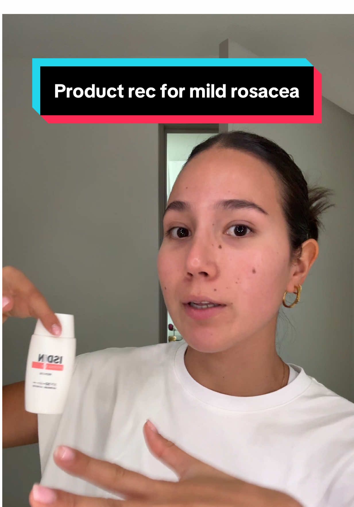 I love @ISDIN can’t lie 🩵 #isdinsunscreen #isdinusa @isdinusa #rosacearecs #sunscreenrecs #skincarerecs 