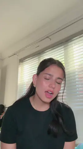 OBSESSED W THIS SONG😭 @Alex Warren #fyp #foryou #foryoupage #singing #singer #viral #trendingtiktok #viraltiktok #trendy #trend #trending #sofiacamara #viralvideos #cover #coversinger #coverchallenge #singingchallenge 