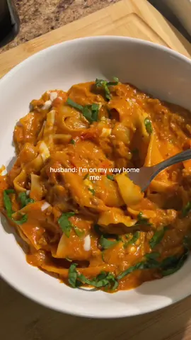 Lasagna soup for dinner ✨👩🏽‍🍳 Do you prefer the traditional version or this soup version? #lasagnasoup #italianrecipe #lasagnarecipe #homemadefood #cookingformyhusband #cookingvideos #tiktok #fypシ 